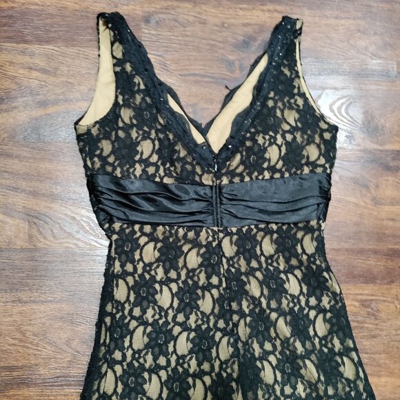 S.L. Fashions Elegant Black Floral Lace V-Neck With Satin Waistband Dress Size 4 - Picture 5 of 10